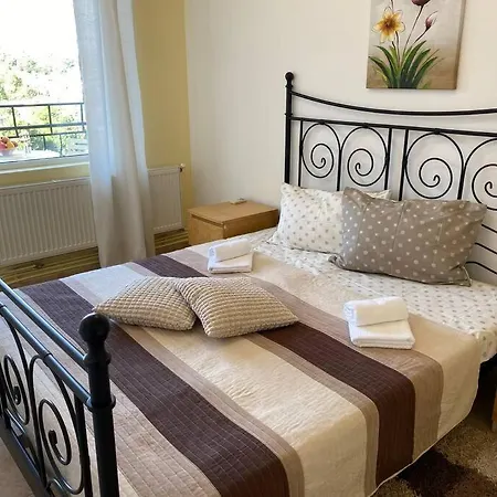 Apartment Happy Place Akatcia - гараж за мотоциклети